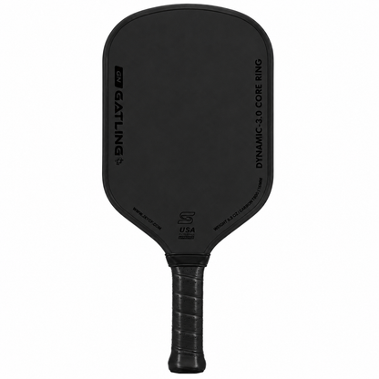Design furtif et élégant pour la raquette Gen5 T800 en version noir intégral.