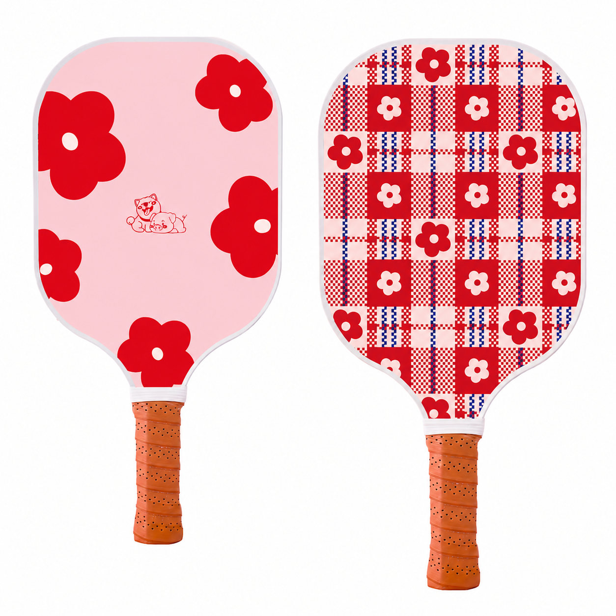 Vue des deux faces de la raquette en carbone Bloom Pink, l'une rose à fleurs rouges et l'autre à motif tartan écossais fleuri.