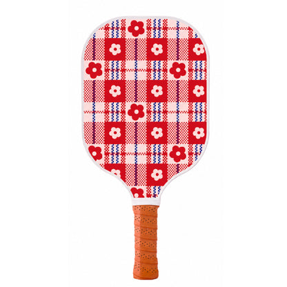 Face verso de la raquette de pickleball Bloom Pink, arborant un motif tartan écossais rouge et blanc parsemé de petites fleurs.